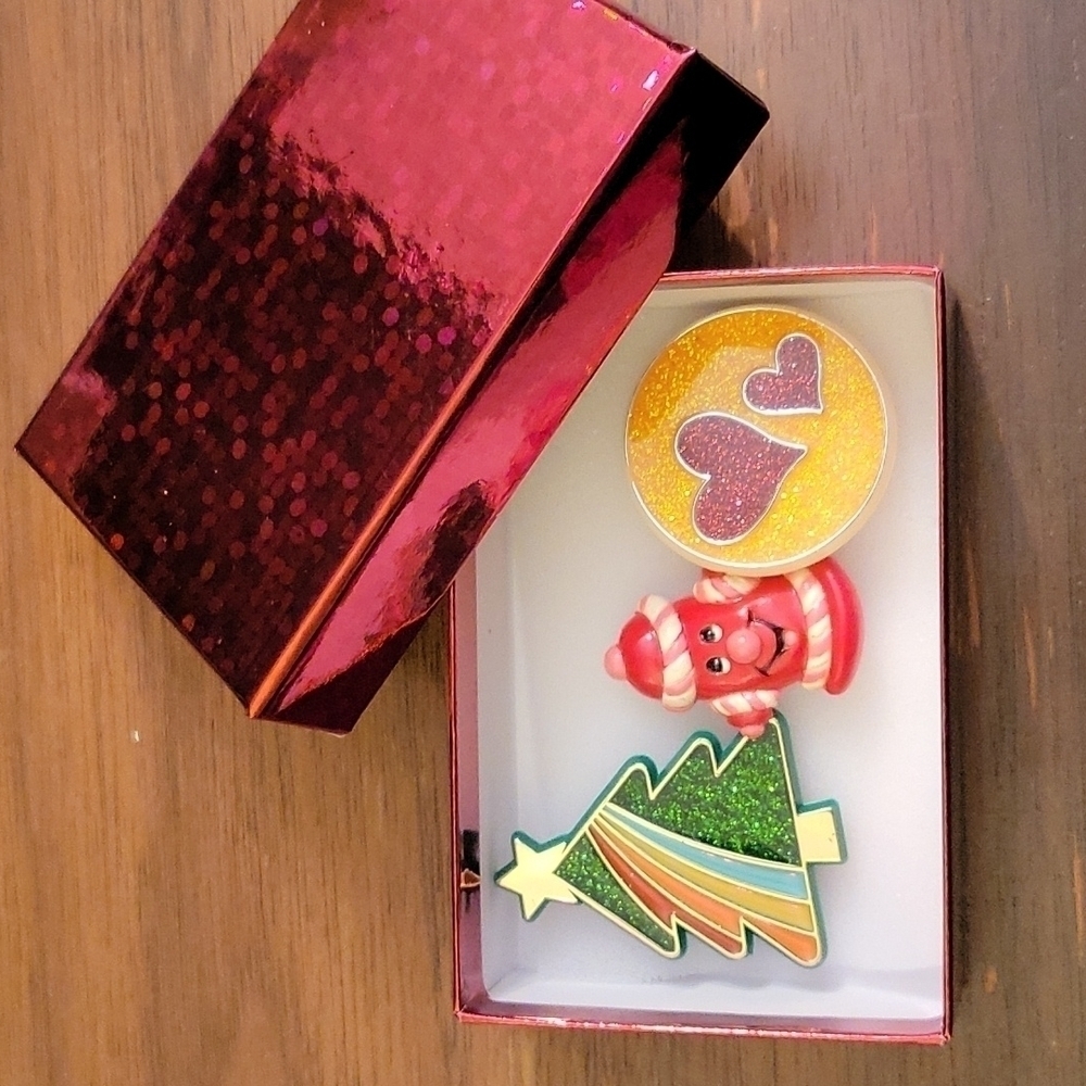Set of 3 vintage pins